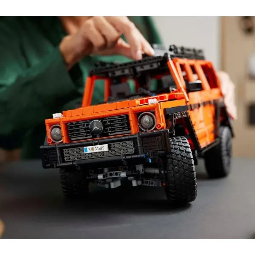 Конструктор LEGO Technic Mercedes-Benz G 500 Professional Line 42177, 2891 деталей 3